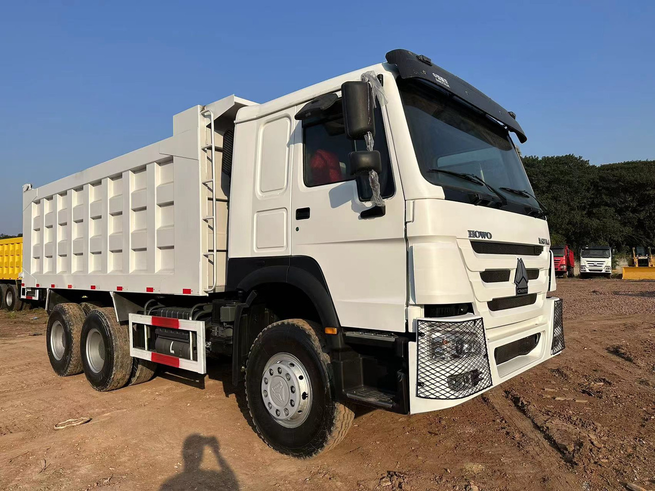 SINOTRUK HOWO 371hp 6x4 - Savivartis sunkvežimis: foto 2 SINOTRUK HOWO 371hp 6x4 - Savivartis sunkvežimis: foto 2