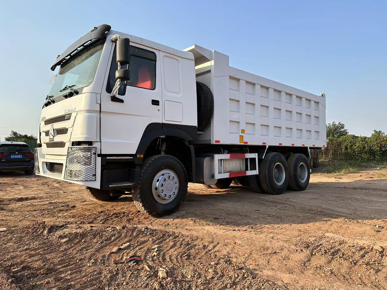 SINOTRUK HOWO 371hp 6x4 - Savivartis sunkvežimis: foto 3 SINOTRUK HOWO 371hp 6x4 - Savivartis sunkvežimis: foto 3