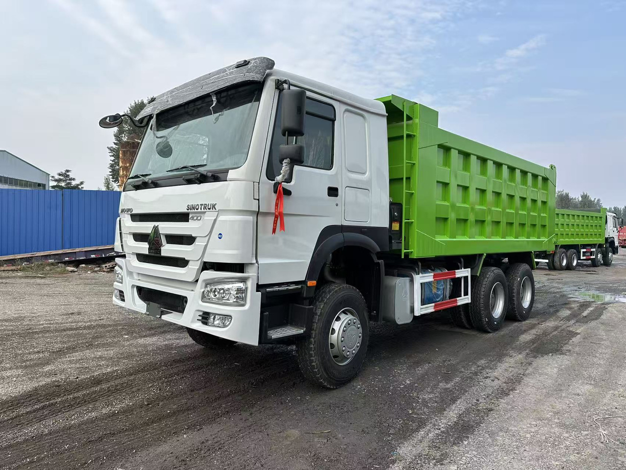 SINOTRUK HOWO 400HP 6X4 Tipper Truck - Savivartis sunkvežimis: foto 1 SINOTRUK HOWO 400HP 6X4 Tipper Truck - Savivartis sunkvežimis: foto 1
