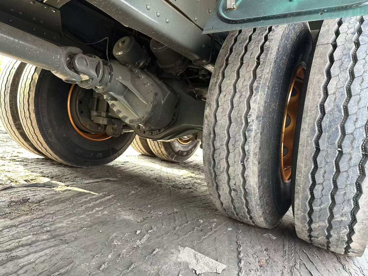 SINOTRUK HOWO 420hp 8x4 fence truck - Platforminis/ Bortinis sunkvežimis: foto 5 SINOTRUK HOWO 420hp 8x4 fence truck - Platforminis/ Bortinis sunkvežimis: foto 5