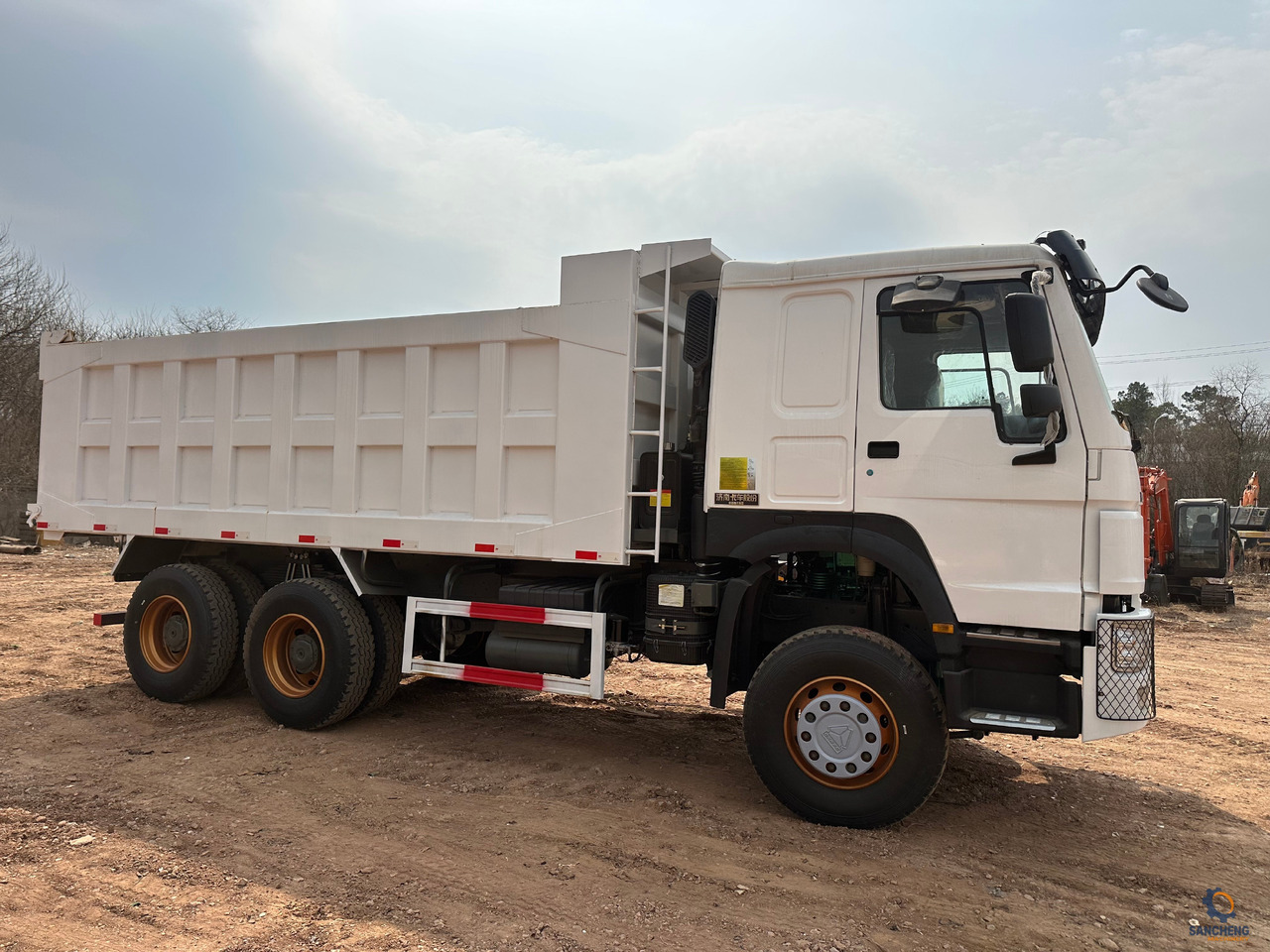 SINOTRUK HOWO Dump truck 371 6x4 - Savivartis sunkvežimis: foto 4 SINOTRUK HOWO Dump truck 371 6x4 - Savivartis sunkvežimis: foto 4