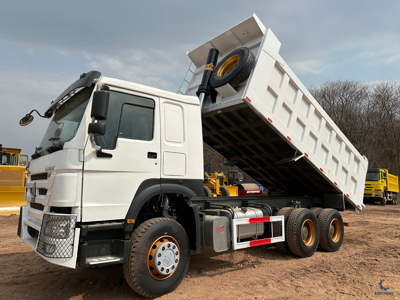 SINOTRUK HOWO Dump truck 371 6x4 - Savivartis sunkvežimis: foto 1 SINOTRUK HOWO Dump truck 371 6x4 - Savivartis sunkvežimis: foto 1