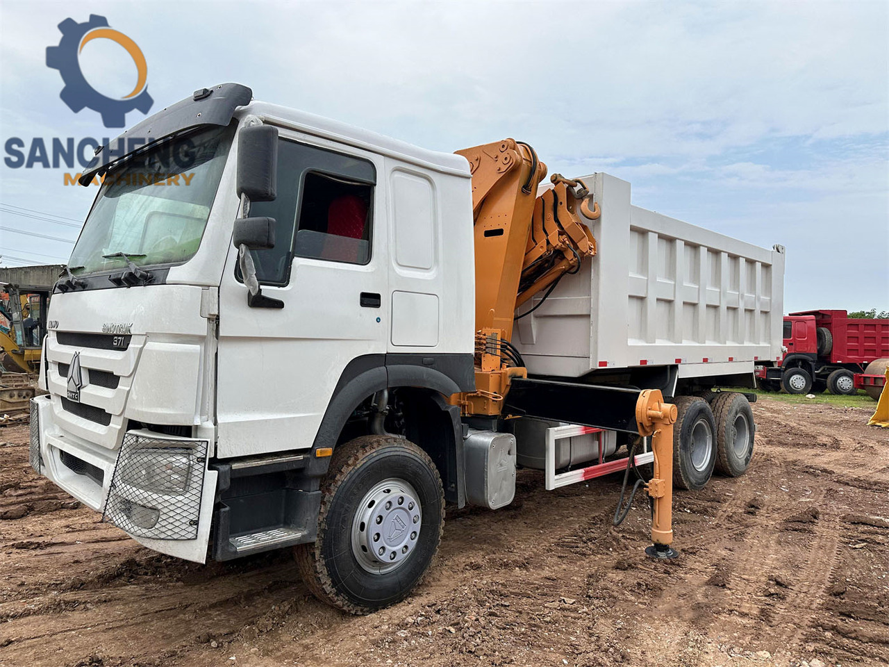 SINOTRUK Howo 371 6x4 crane truck - Sunkvežimis su kranu: foto 3 SINOTRUK Howo 371 6x4 crane truck - Sunkvežimis su kranu: foto 3
