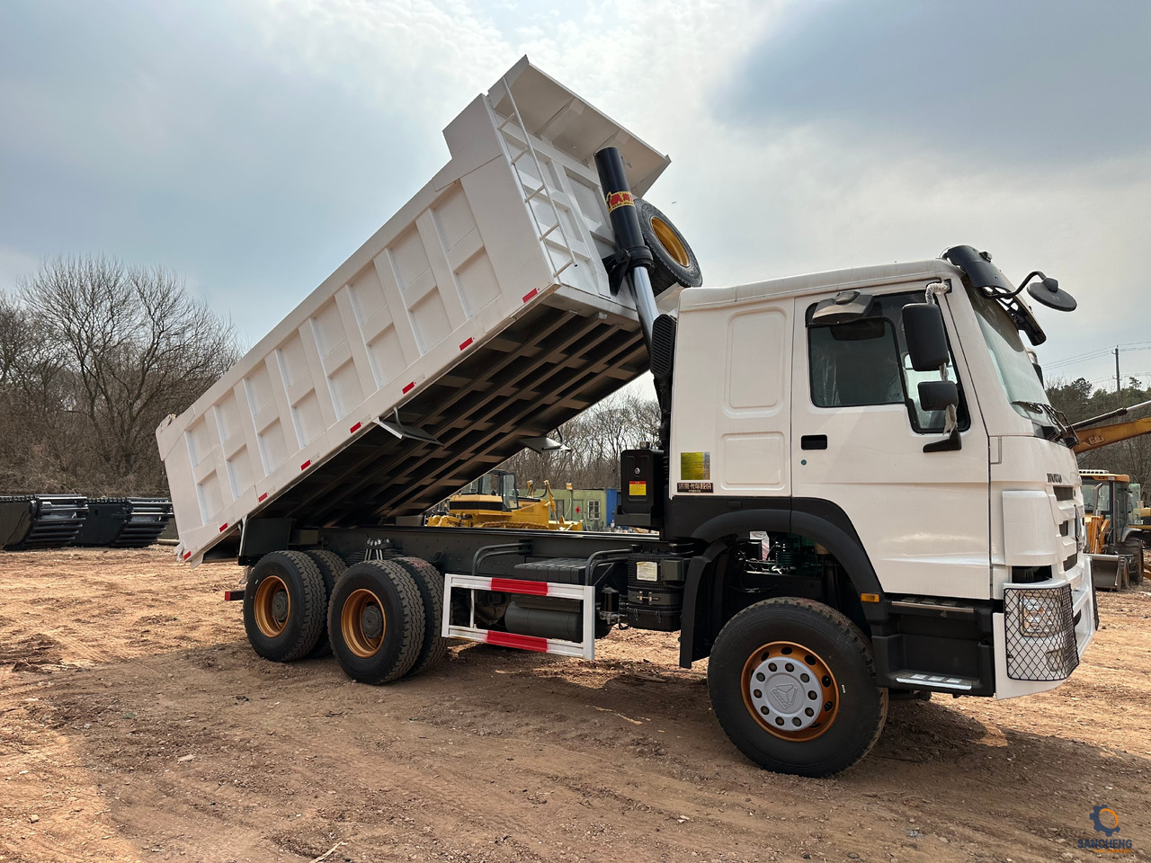 Savivartis sunkvežimis pervežimui sunkiosios technikos SINOTRUK Howo Dump truck 371: foto 10