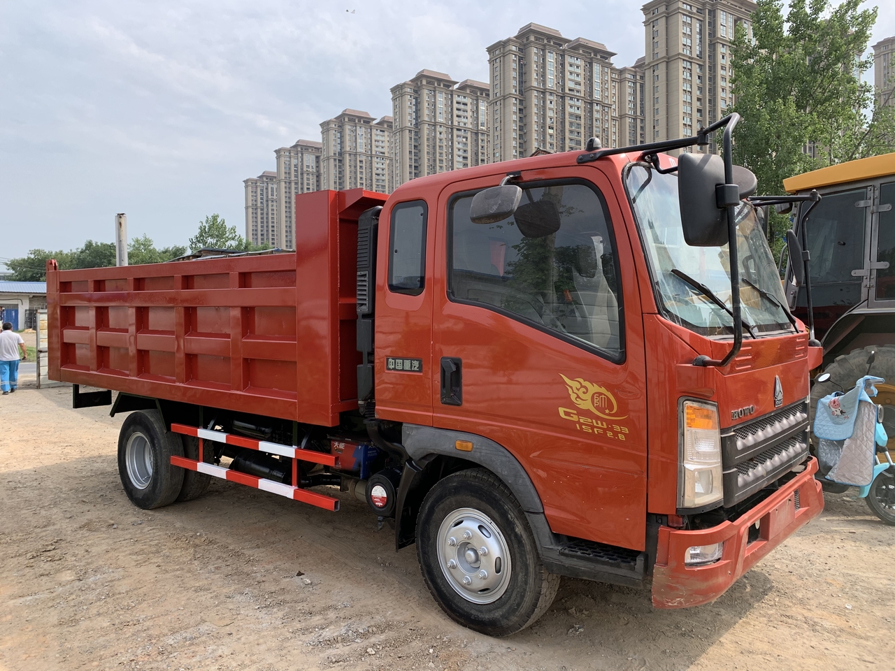 SINOTRUK Howo Dump truck 4x2 - Savivartis sunkvežimis: foto 1 SINOTRUK Howo Dump truck 4x2 - Savivartis sunkvežimis: foto 1