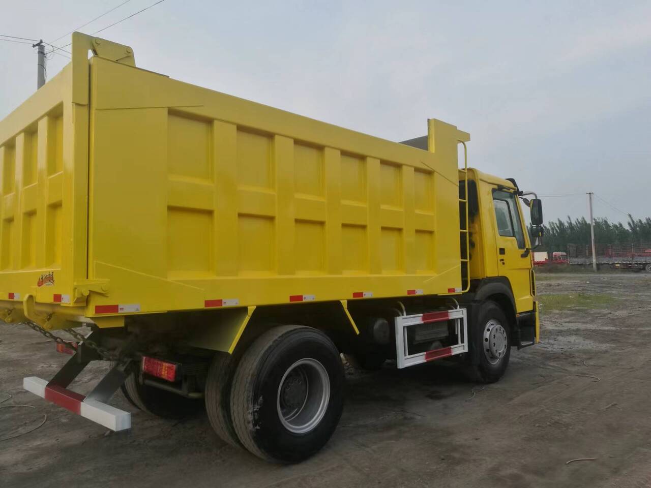 Sinotruk HOWO HOWO 4x2 Dump Truck 371 - Savivartis sunkvežimis: foto 4 Sinotruk HOWO HOWO 4x2 Dump Truck 371 - Savivartis sunkvežimis: foto 4