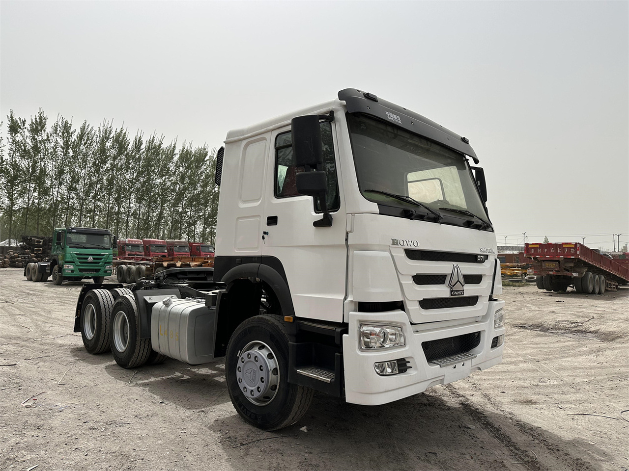 SINOTRUK Howo 371 Truck Head - Vilkikas: foto 1 SINOTRUK Howo 371 Truck Head - Vilkikas: foto 1