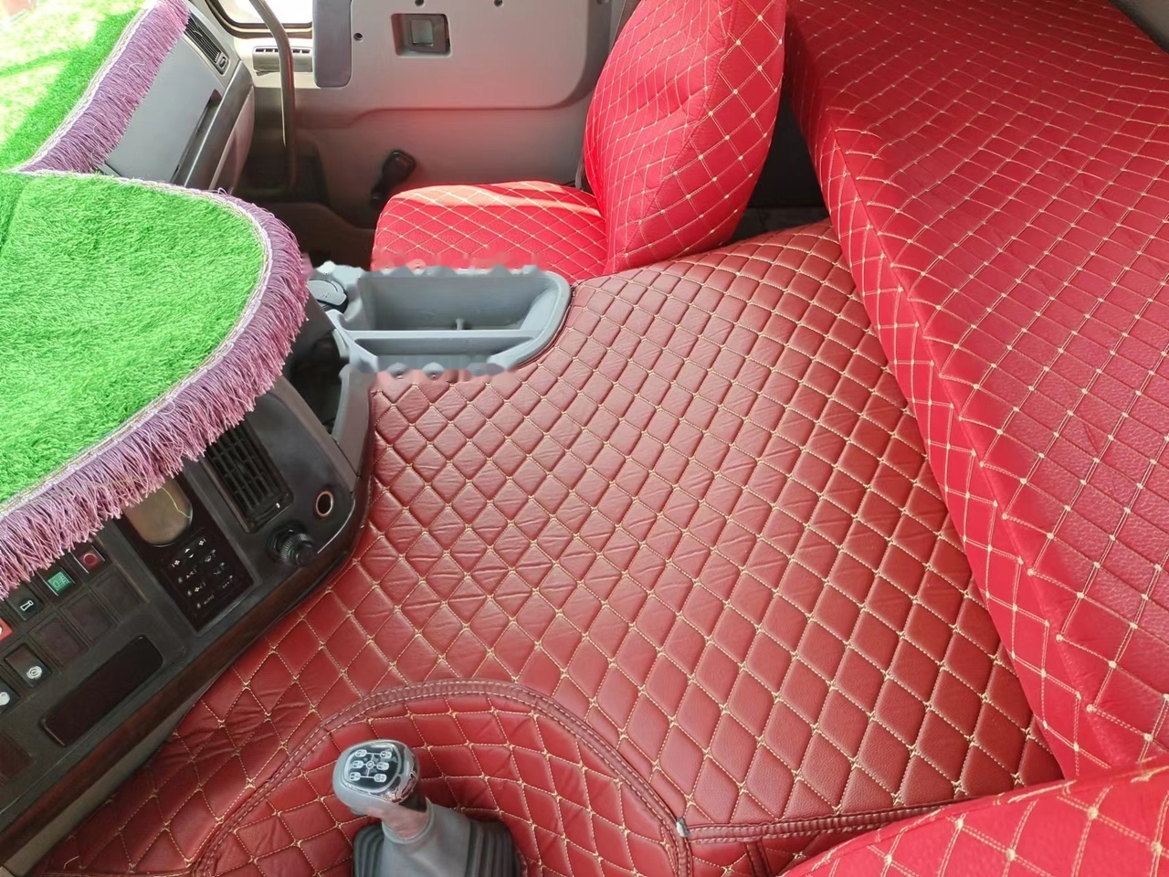 SINOTRUK Howo tractor unit 420 - Vilkikas: foto 5 SINOTRUK Howo tractor unit 420 - Vilkikas: foto 5