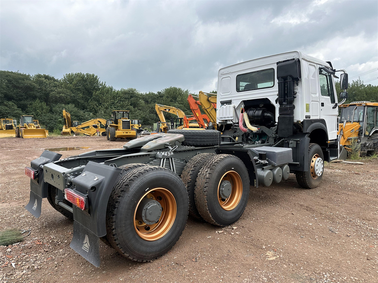 SINOTRUK Howo tractor unit 420hp - Vilkikas: foto 4 SINOTRUK Howo tractor unit 420hp - Vilkikas: foto 4