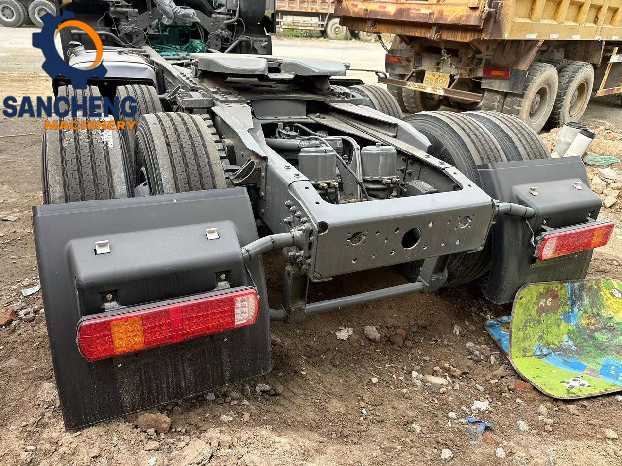 Sinotruk HOWO 380hp 6x4 tractor lizingą Sinotruk HOWO 380hp 6x4 tractor: foto 10 Sinotruk HOWO 380hp 6x4 tractor lizingą Sinotruk HOWO 380hp 6x4 tractor: foto 10