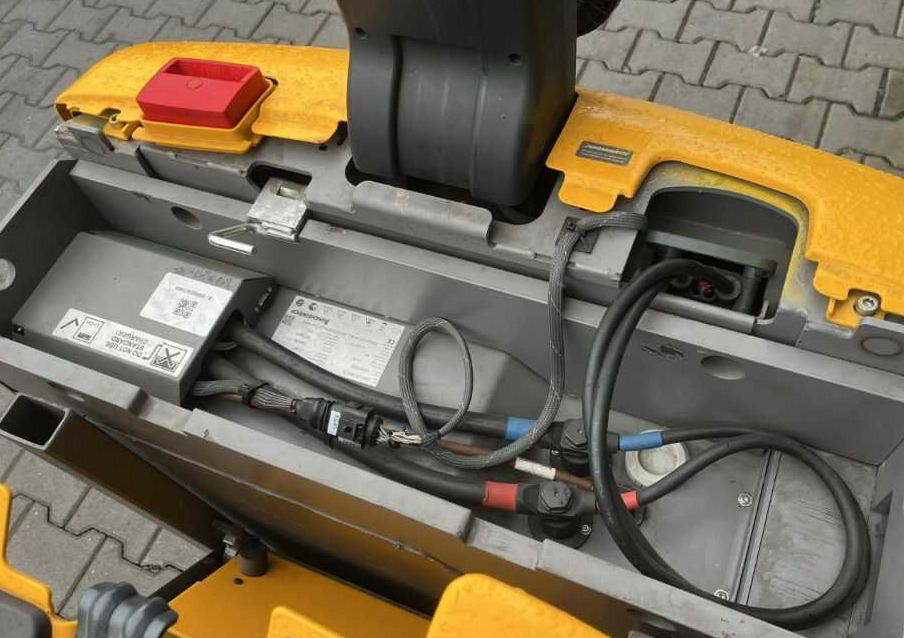 Jungheinrich EZS350 - Elektrinis vilkikas: foto 5 Jungheinrich EZS350 - Elektrinis vilkikas: foto 5