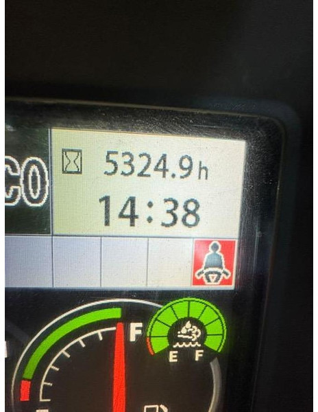 Hitachi ZX225USLC-6 - Vikšrinis ekskavatorius: foto 3 Hitachi ZX225USLC-6 - Vikšrinis ekskavatorius: foto 3