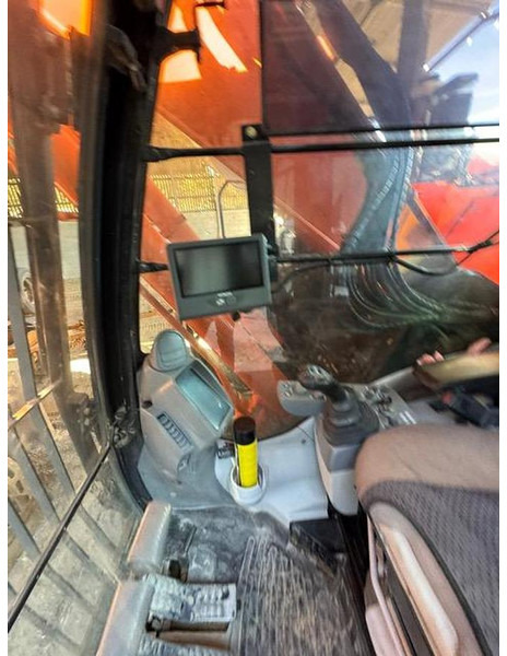 Hitachi ZX225USLC-6 - Vikšrinis ekskavatorius: foto 5 Hitachi ZX225USLC-6 - Vikšrinis ekskavatorius: foto 5