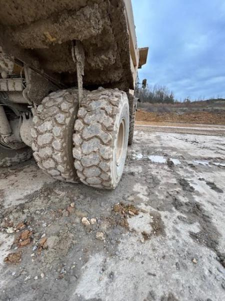 Komatsu HD605-7 - Karjerinis savivartis: foto 3 Komatsu HD605-7 - Karjerinis savivartis: foto 3