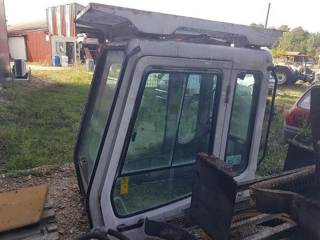 Liebherr A904 R904 A914 R914 A924 R924 A934 R934 A944 R944 A954 R954 - - Kabina ir interjeras: foto 2 Liebherr A904 R904 A914 R914 A924 R924 A934 R934 A944 R944 A954 R954 - - Kabina ir interjeras: foto 2