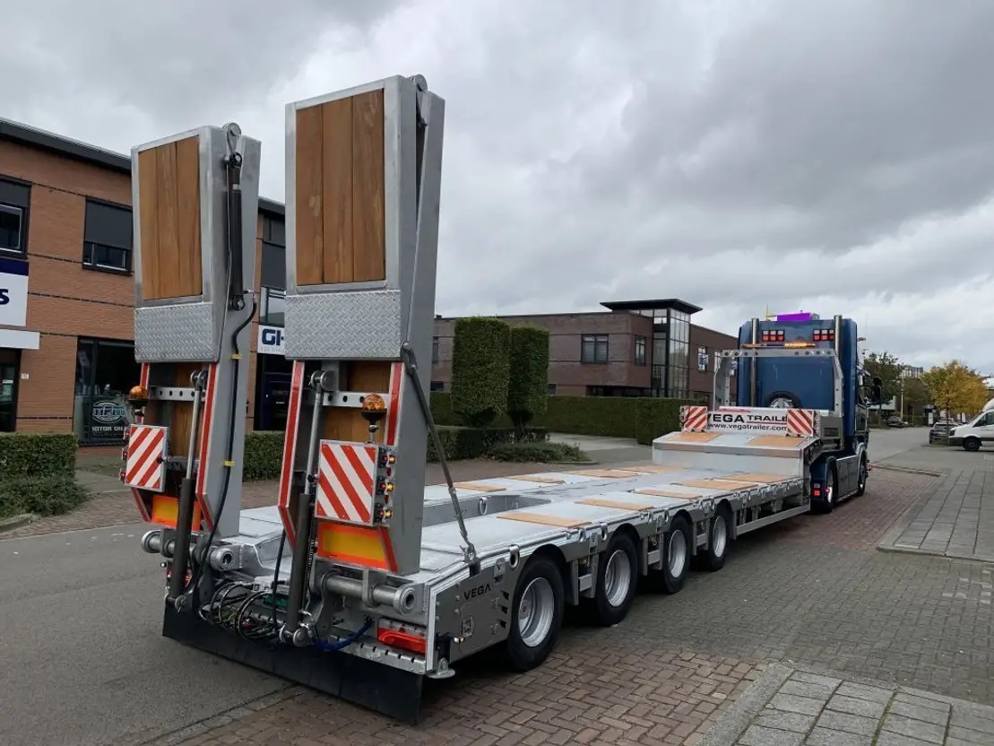 4 AXLE GERMANO TYPE LOWLOADER VEGA TRAILER - Žemo profilio platforma puspriekabė: foto 4 4 AXLE GERMANO TYPE LOWLOADER VEGA TRAILER - Žemo profilio platforma puspriekabė: foto 4