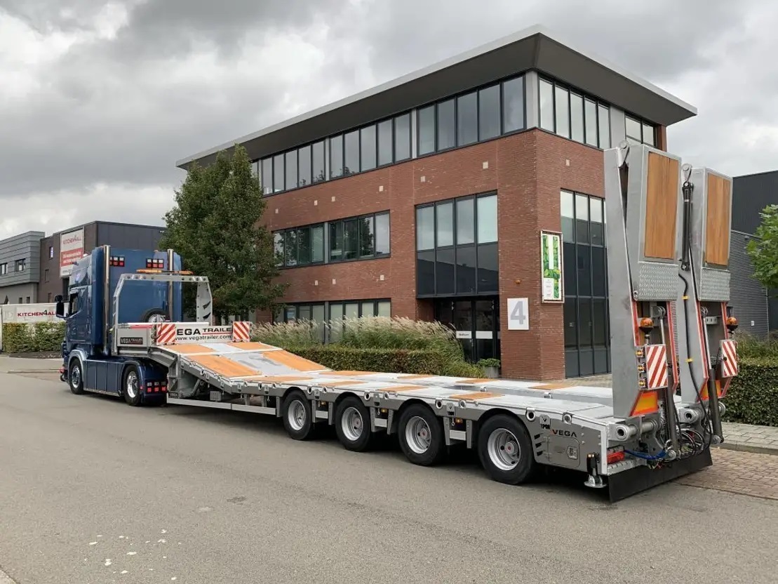 4 AXLE GERMANO TYPE LOWLOADER VEGA TRAILER - Žemo profilio platforma puspriekabė: foto 2 4 AXLE GERMANO TYPE LOWLOADER VEGA TRAILER - Žemo profilio platforma puspriekabė: foto 2