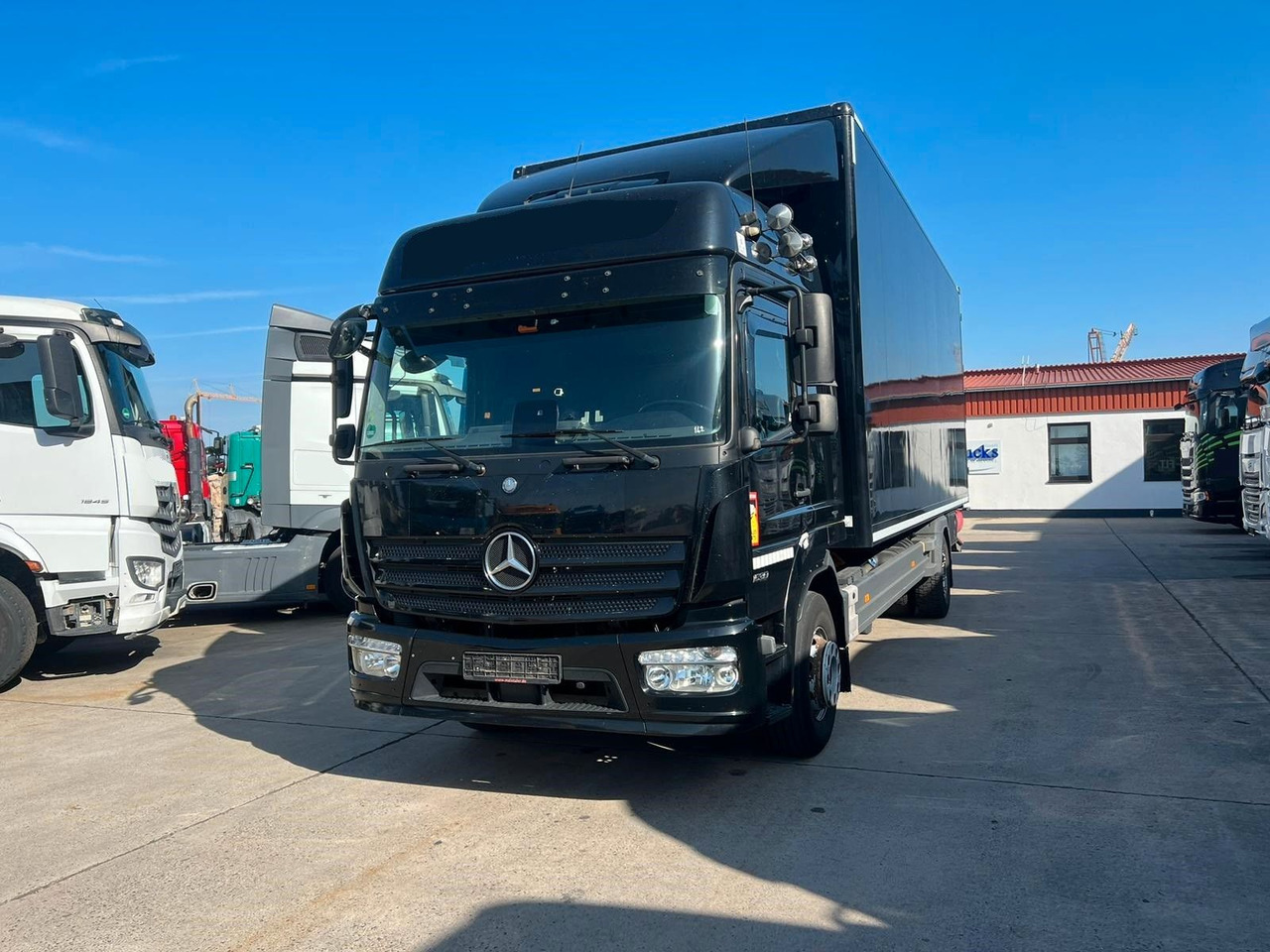 Mercedes-Benz ATEGO 1530 * SCHLAFKABINE * STANDKLIMA*LBW 2 TON - Furgonas sunkvežimis: foto 5 Mercedes-Benz ATEGO 1530 * SCHLAFKABINE * STANDKLIMA*LBW 2 TON - Furgonas sunkvežimis: foto 5