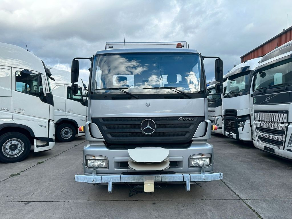 Mercedes-Benz AXOR 1823 * KLIMA * 82.00 KM*MIT HEIWO AUFLIEGER - Vilkikas: foto 2 Mercedes-Benz AXOR 1823 * KLIMA * 82.00 KM*MIT HEIWO AUFLIEGER - Vilkikas: foto 2