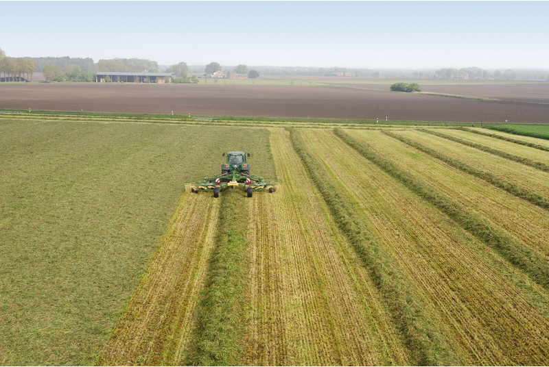 Krone Middenaflegharken met twee elementen - Šieno grėblys/ Vartytuvas: foto 4 Krone Middenaflegharken met twee elementen - Šieno grėblys/ Vartytuvas: foto 4