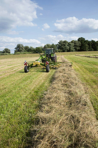 Krone vier harkelementen en Zijaflegharken - Šieno grėblys/ Vartytuvas: foto 3 Krone vier harkelementen en Zijaflegharken - Šieno grėblys/ Vartytuvas: foto 3