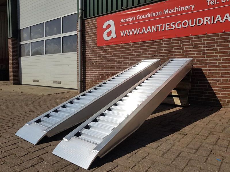 Oprijplanken 3000x450 mm - Krovos rampa: foto 4 Oprijplanken 3000x450 mm - Krovos rampa: foto 4