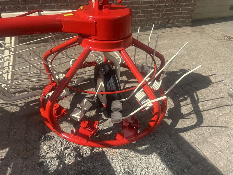 Strela hooischudder - Gebruikt - Šieno grėblys/ Vartytuvas: foto 4 Strela hooischudder - Gebruikt - Šieno grėblys/ Vartytuvas: foto 4