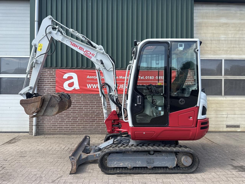 Takeuchi Kraan TB230 - Gebruikt - Mini ekskavatorius: foto 1 Takeuchi Kraan TB230 - Gebruikt - Mini ekskavatorius: foto 1