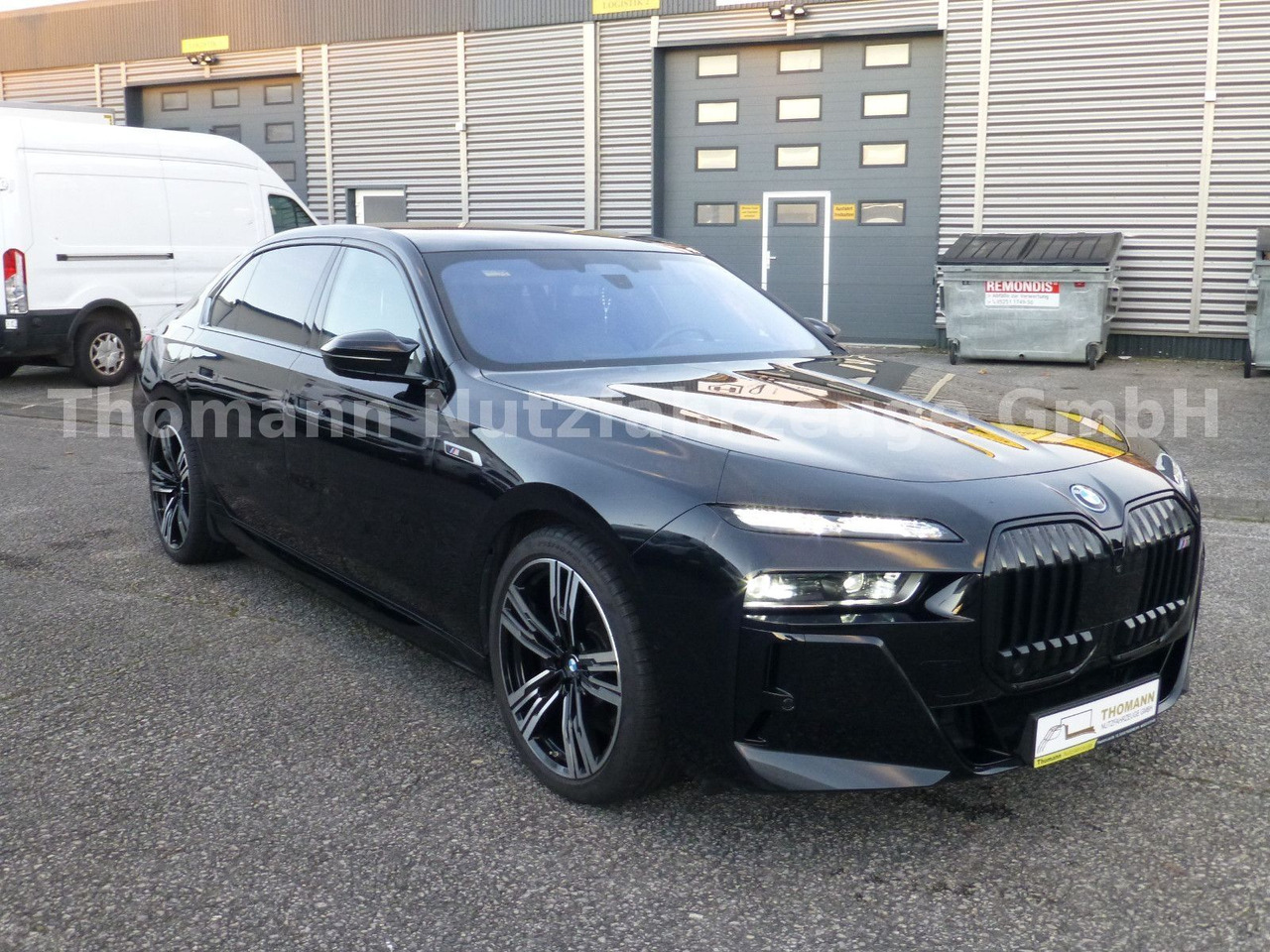 BMW M760 7 M760 e xDrive Cinema Sky Lounge 2x 21 Zol - Sedanas: foto 4 BMW M760 7 M760 e xDrive Cinema Sky Lounge 2x 21 Zol - Sedanas: foto 4