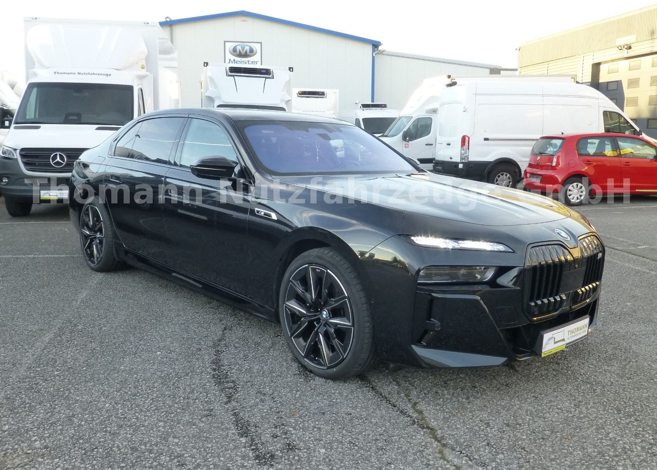 BMW M760 7 M760 e xDrive Cinema Sky Lounge 2x 21 Zol - Sedanas: foto 3 BMW M760 7 M760 e xDrive Cinema Sky Lounge 2x 21 Zol - Sedanas: foto 3