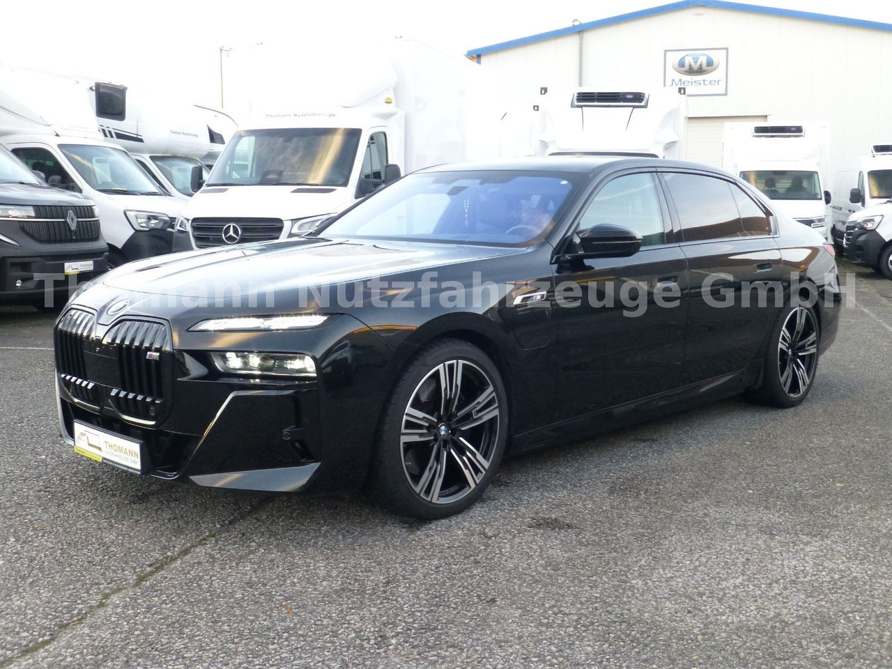 BMW M760 7 M760 e xDrive Cinema Sky Lounge 2x 21 Zol - Sedanas: foto 2 BMW M760 7 M760 e xDrive Cinema Sky Lounge 2x 21 Zol - Sedanas: foto 2