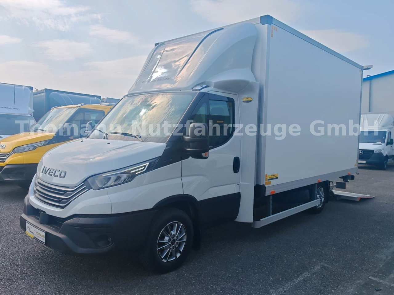 Iveco Daily 35S18 Koffer + LBW Navi/ACC Tempomat - Furgonas su krovinių dėže: foto 3 Iveco Daily 35S18 Koffer + LBW Navi/ACC Tempomat - Furgonas su krovinių dėže: foto 3