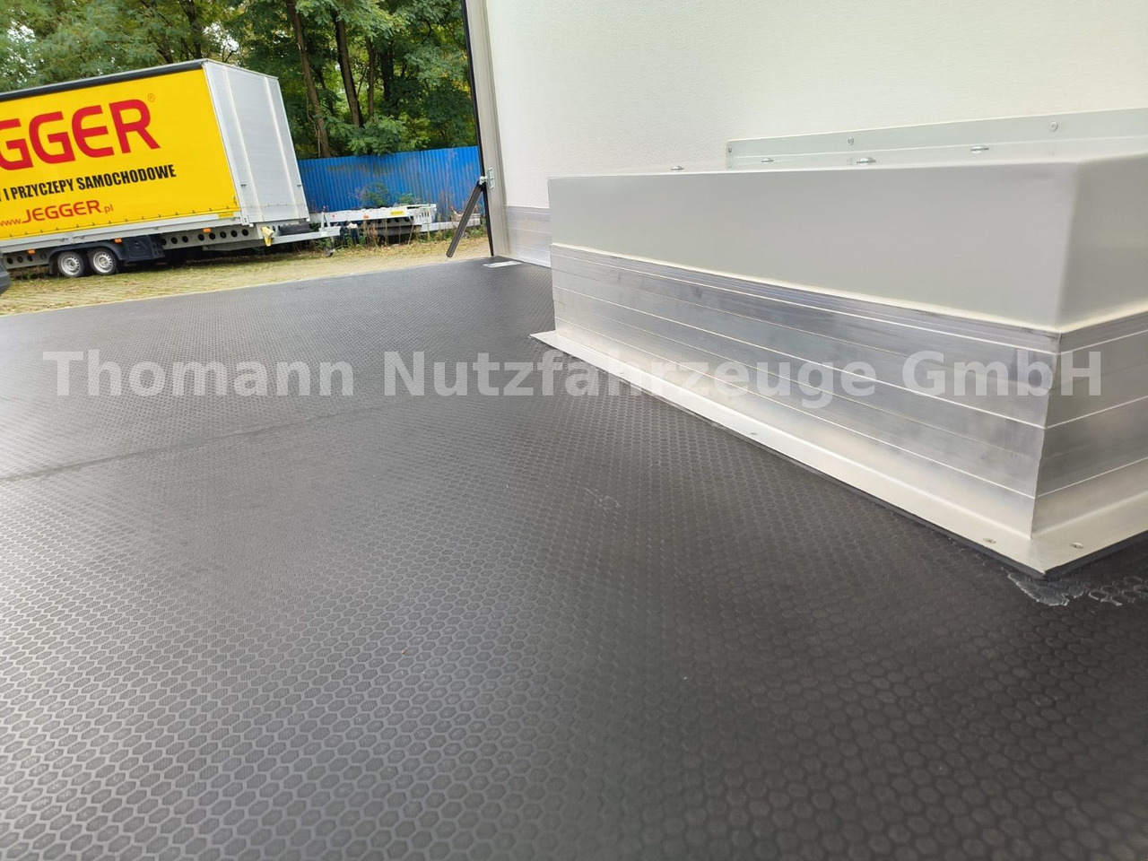 Peugeot Boxer Premium Koffer Extra Tief mit Klappe ! - Furgonas su krovinių dėže: foto 3 Peugeot Boxer Premium Koffer Extra Tief mit Klappe ! - Furgonas su krovinių dėže: foto 3