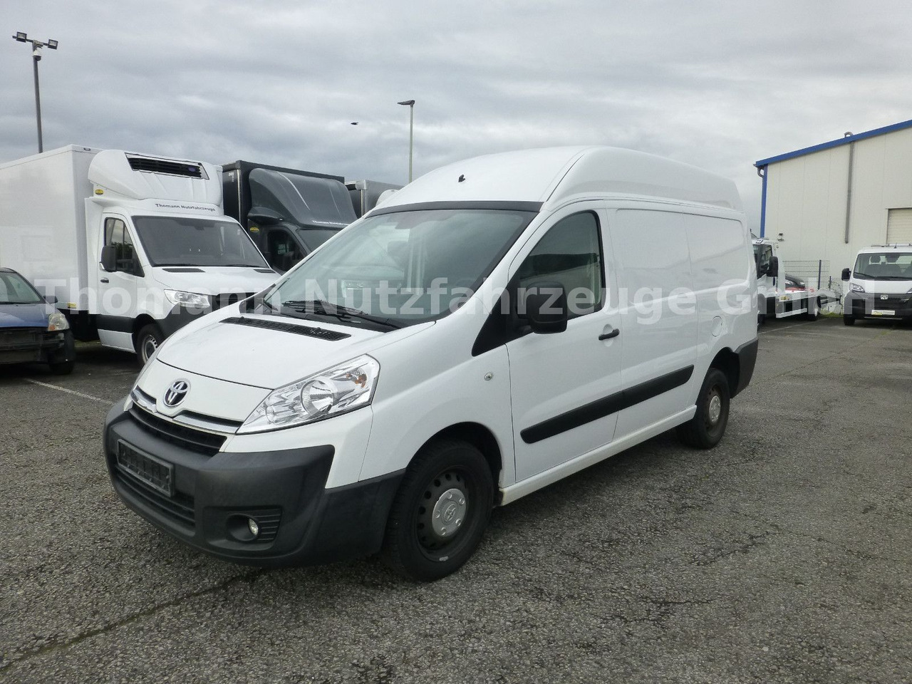 Toyota PROACE 2.0d L2H2 Klima Standheizung - Mažas furgonas: foto 2 Toyota PROACE 2.0d L2H2 Klima Standheizung - Mažas furgonas: foto 2