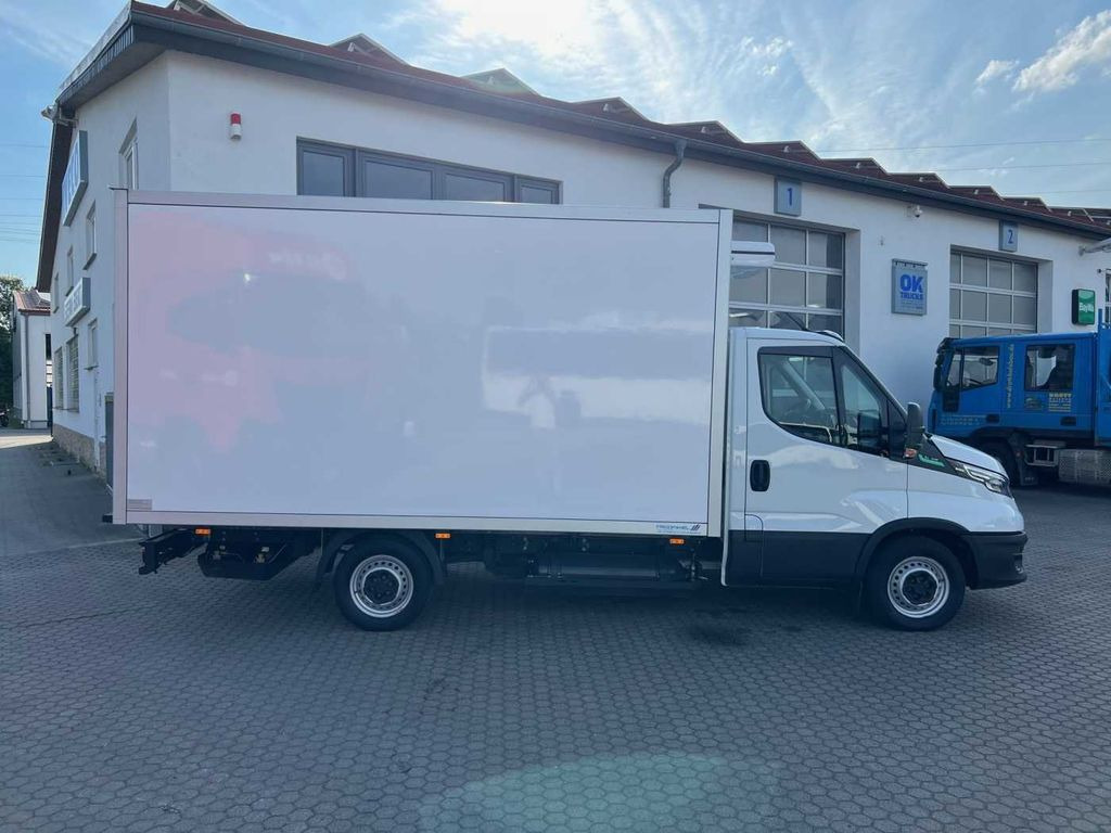 Iveco 35S14 A8 CNG Koffer *3-Sitze*Klima*Automatik* Iveco 35S14 A8 CNG Koffer *3-Sitze*Klima*Automatik* - Furgonas šaldytuvas: foto 3 Iveco 35S14 A8 CNG Koffer *3-Sitze*Klima*Automatik* Iveco 35S14 A8 CNG Koffer *3-Sitze*Klima*Automatik* - Furgonas šaldytuvas: foto 3