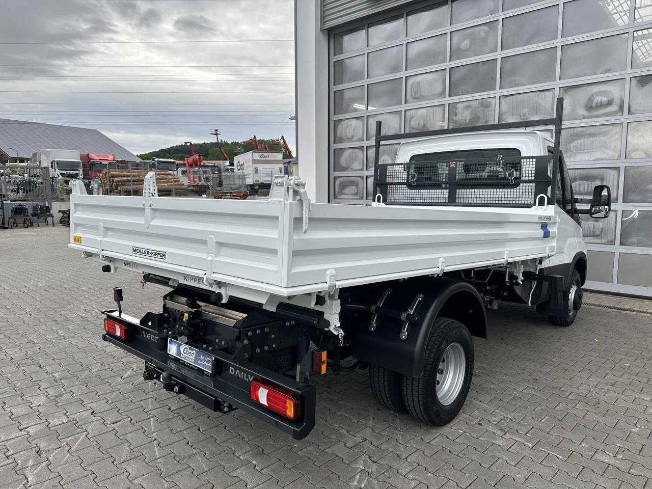 Iveco 70C18H 3-S.-Kipper Meiller *R3.450mm*2xAHK* - Mažas savivartis: foto 5 Iveco 70C18H 3-S.-Kipper Meiller *R3.450mm*2xAHK* - Mažas savivartis: foto 5