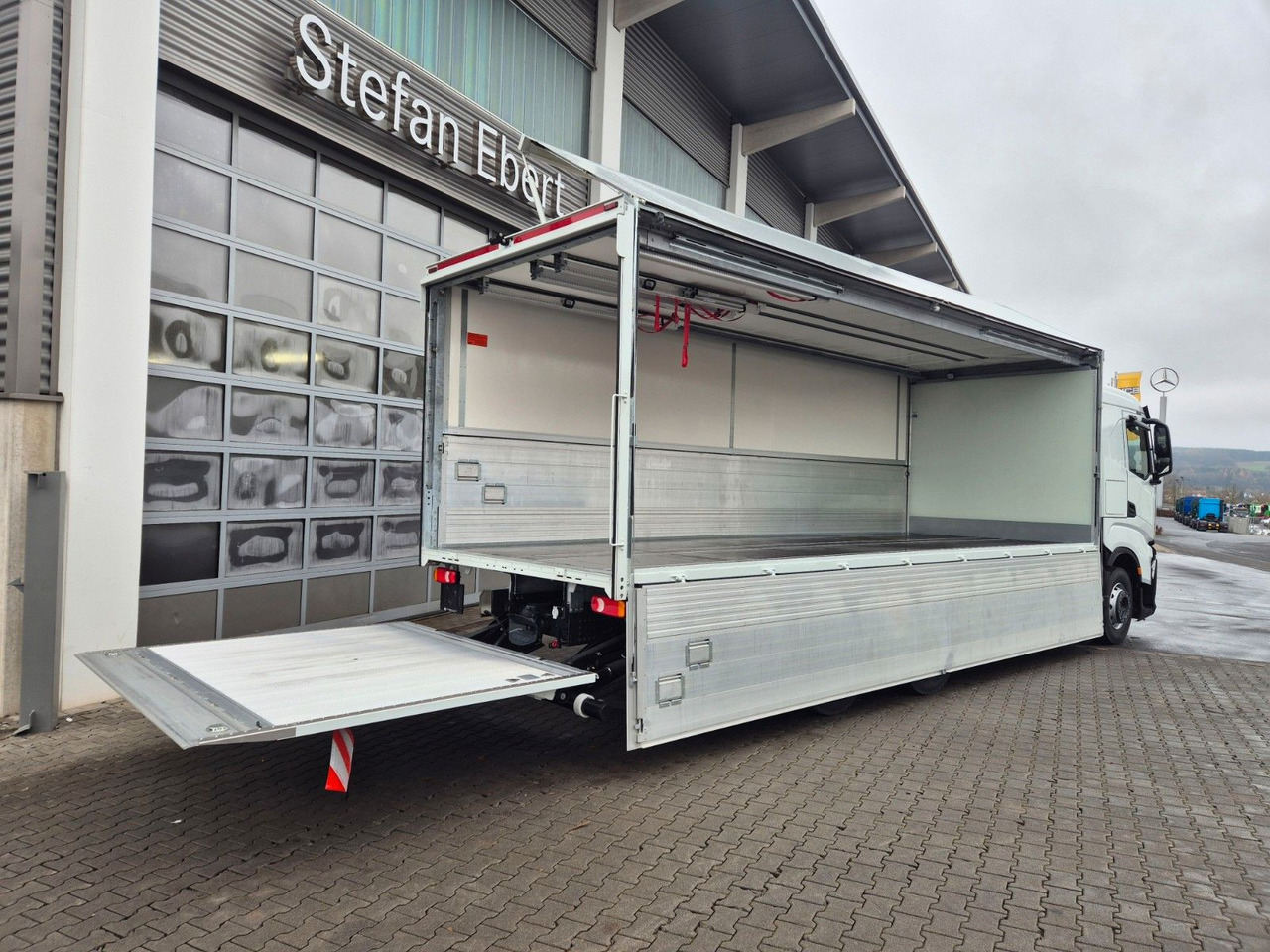 Gėrimų tiekimo sunkvežimis Iveco AS260S50Y/FS 6x2 Böse Schwenkwand + LBW 2 x AHK: foto 10 Gėrimų tiekimo sunkvežimis Iveco AS260S50Y/FS 6x2 Böse Schwenkwand + LBW 2 x AHK: foto 10