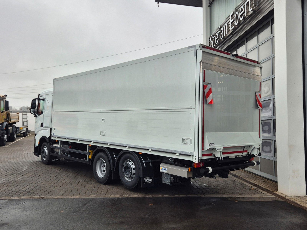 Gėrimų tiekimo sunkvežimis Iveco AS260S50Y/FS 6x2 Böse Schwenkwand + LBW 2 x AHK: foto 32 Gėrimų tiekimo sunkvežimis Iveco AS260S50Y/FS 6x2 Böse Schwenkwand + LBW 2 x AHK: foto 32