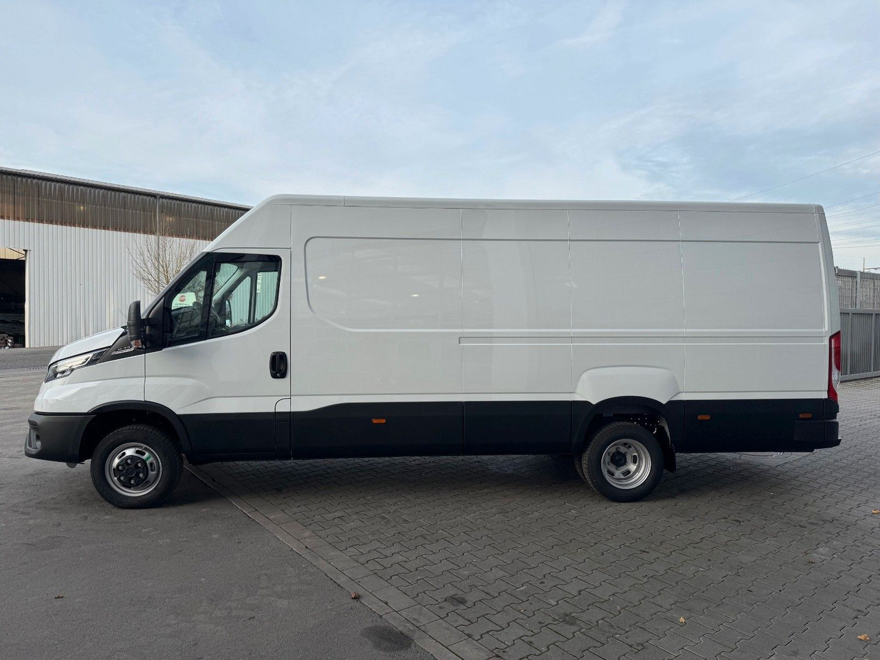 Iveco Daily 35C21 HA8 *R4.100mm*AHK*LED*Automatik* - Krovininis mikroautobusas: foto 5 Iveco Daily 35C21 HA8 *R4.100mm*AHK*LED*Automatik* - Krovininis mikroautobusas: foto 5