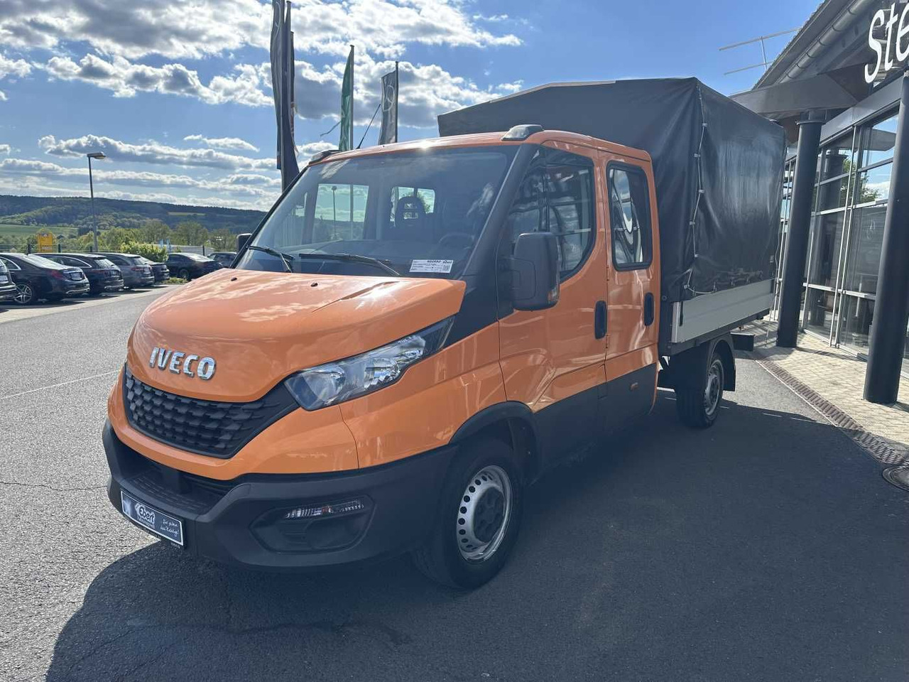 Iveco Daily 35S14 Pritsche+Plane *AHK*Ladekran*7-Sitze - Bortinis automobilis: foto 3 Iveco Daily 35S14 Pritsche+Plane *AHK*Ladekran*7-Sitze - Bortinis automobilis: foto 3