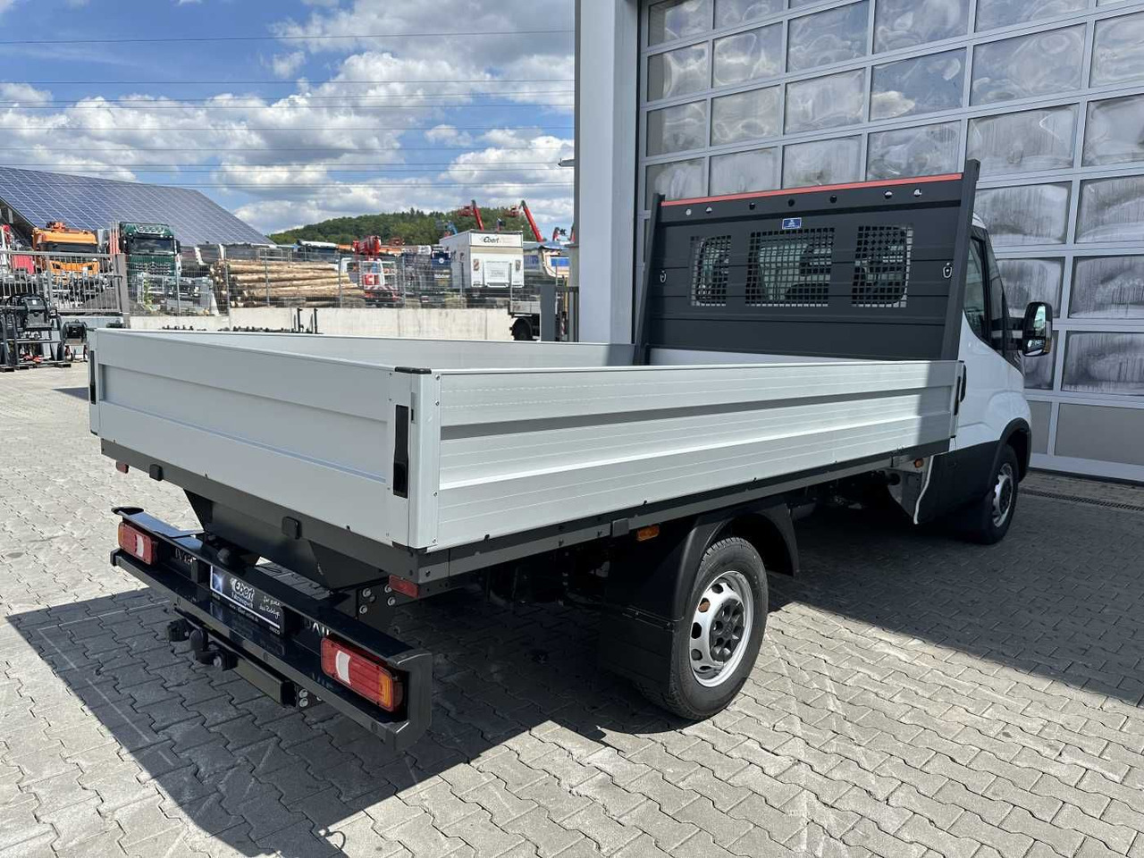 Iveco Daily 35S16 A8 Pritsche *R3.450mm*AHK*Automatik* - Bortinis automobilis: foto 4 Iveco Daily 35S16 A8 Pritsche *R3.450mm*AHK*Automatik* - Bortinis automobilis: foto 4