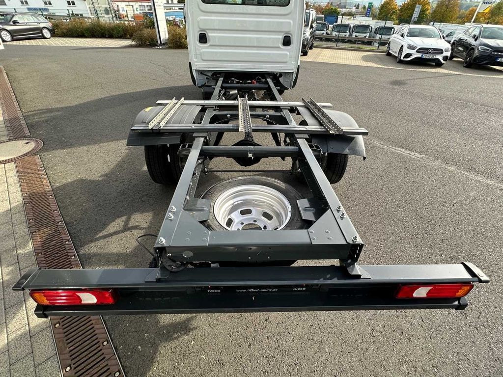 Iveco Daily 50C18 3.0L *R3750mm*Navi*Klima* 3x - Važiuoklės sunkvežimis: foto 5 Iveco Daily 50C18 3.0L *R3750mm*Navi*Klima* 3x - Važiuoklės sunkvežimis: foto 5