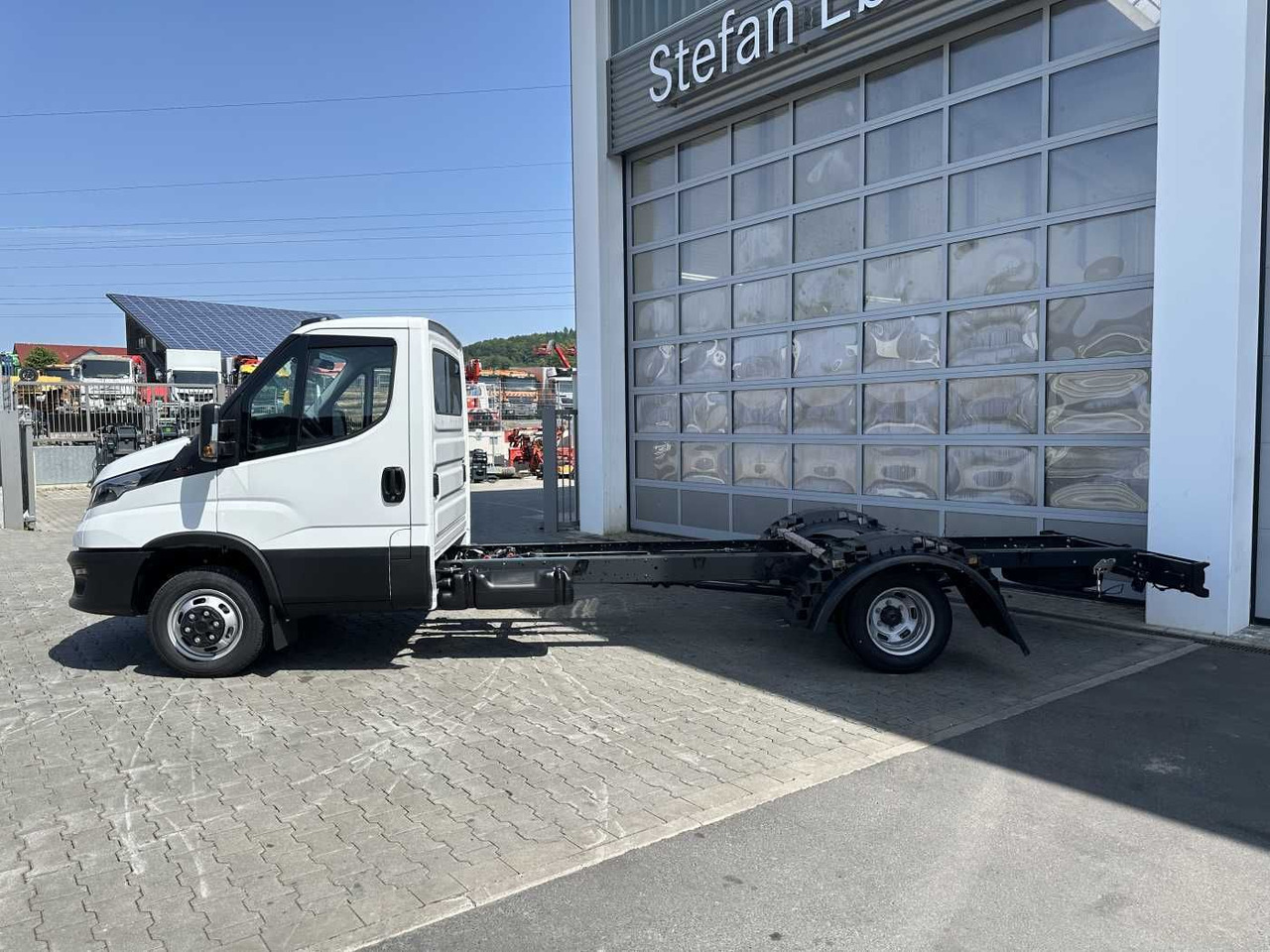 Iveco Daily 50C18 H 3.0L *R4.350mm*Klima* - Važiuoklės sunkvežimis: foto 2 Iveco Daily 50C18 H 3.0L *R4.350mm*Klima* - Važiuoklės sunkvežimis: foto 2