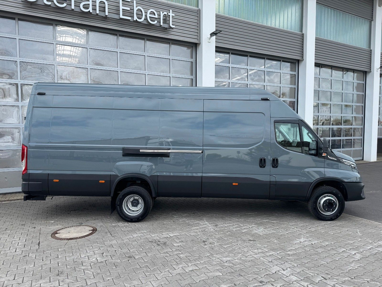 Iveco Daily 70C21 3.0L *L4*H3*Automatik*LED*Luft* 2x - Krovininis mikroautobusas: foto 2 Iveco Daily 70C21 3.0L *L4*H3*Automatik*LED*Luft* 2x - Krovininis mikroautobusas: foto 2
