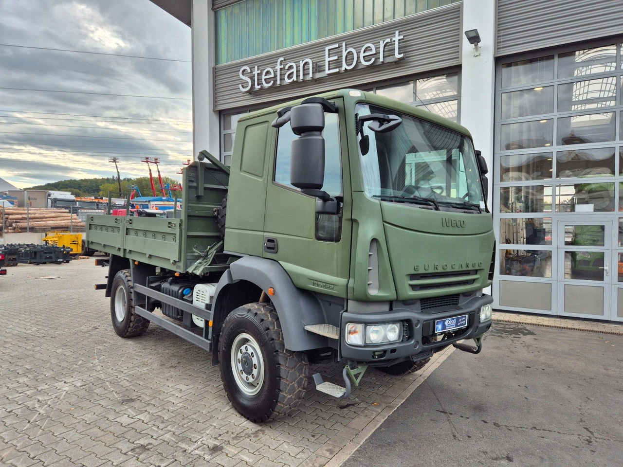 Iveco Eurocargo ML100E22WM-BW 4x4 Pritsche L-Haus Bett - Platforminis/ Bortinis sunkvežimis: foto 2 Iveco Eurocargo ML100E22WM-BW 4x4 Pritsche L-Haus Bett - Platforminis/ Bortinis sunkvežimis: foto 2
