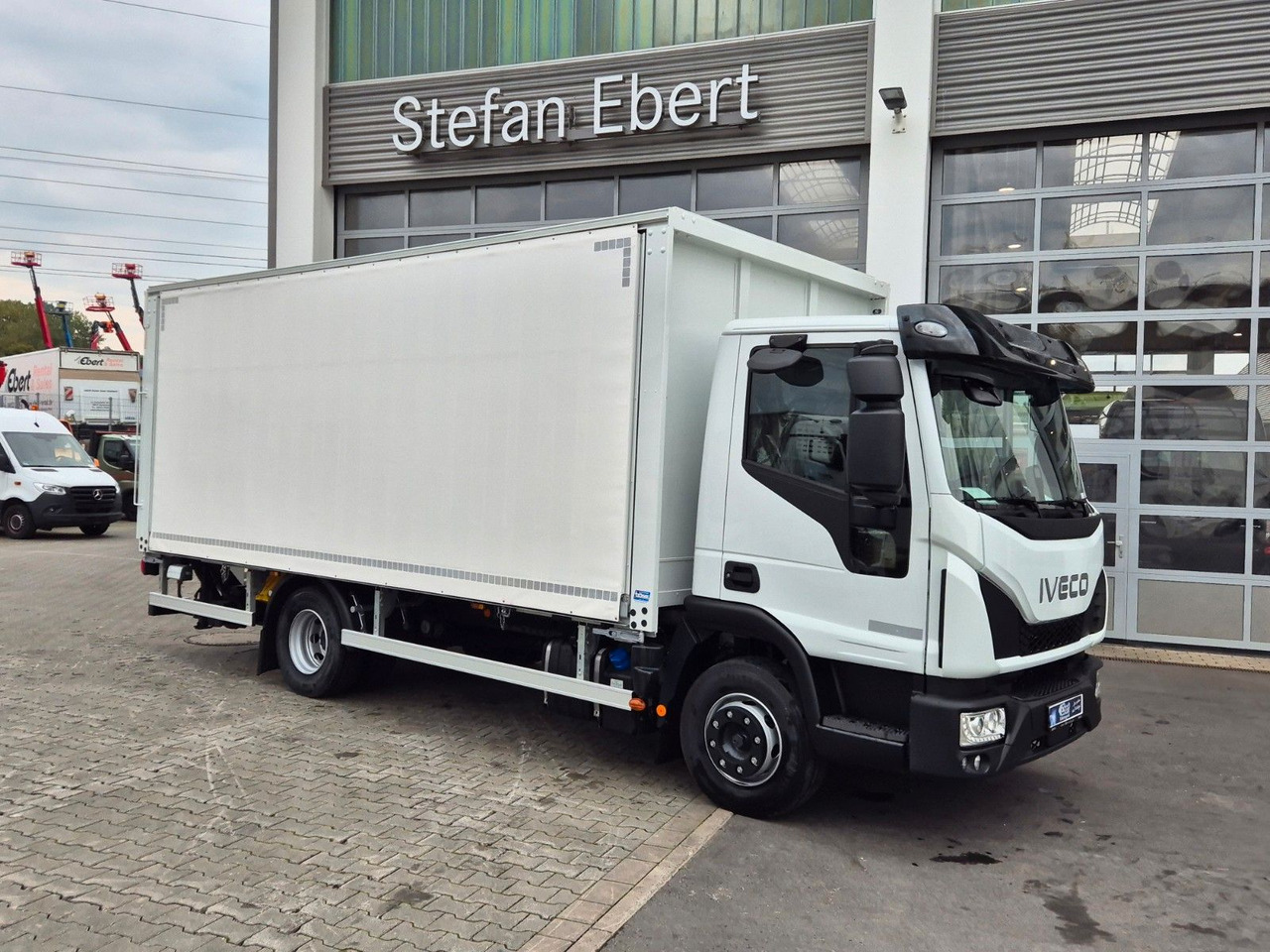 Iveco Eurocargo ML120EL25/P Böse Schiebeplanen LBW AHK - Gėrimų tiekimo sunkvežimis: foto 4 Iveco Eurocargo ML120EL25/P Böse Schiebeplanen LBW AHK - Gėrimų tiekimo sunkvežimis: foto 4