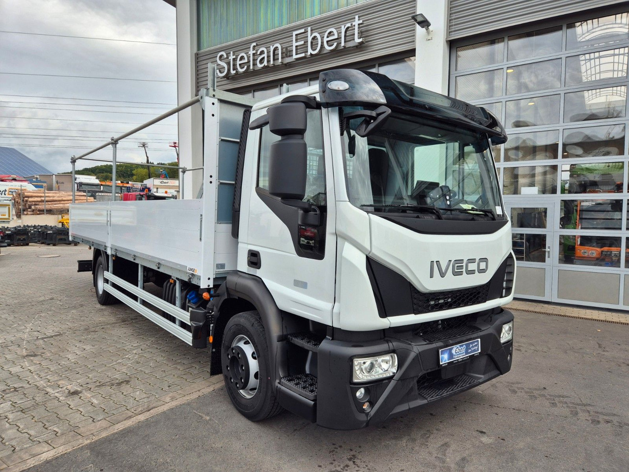 Iveco Eurocargo ML140E28/P Gerüstbau 3 Sitze AHK Klima - Platforminis/ Bortinis sunkvežimis: foto 2 Iveco Eurocargo ML140E28/P Gerüstbau 3 Sitze AHK Klima - Platforminis/ Bortinis sunkvežimis: foto 2