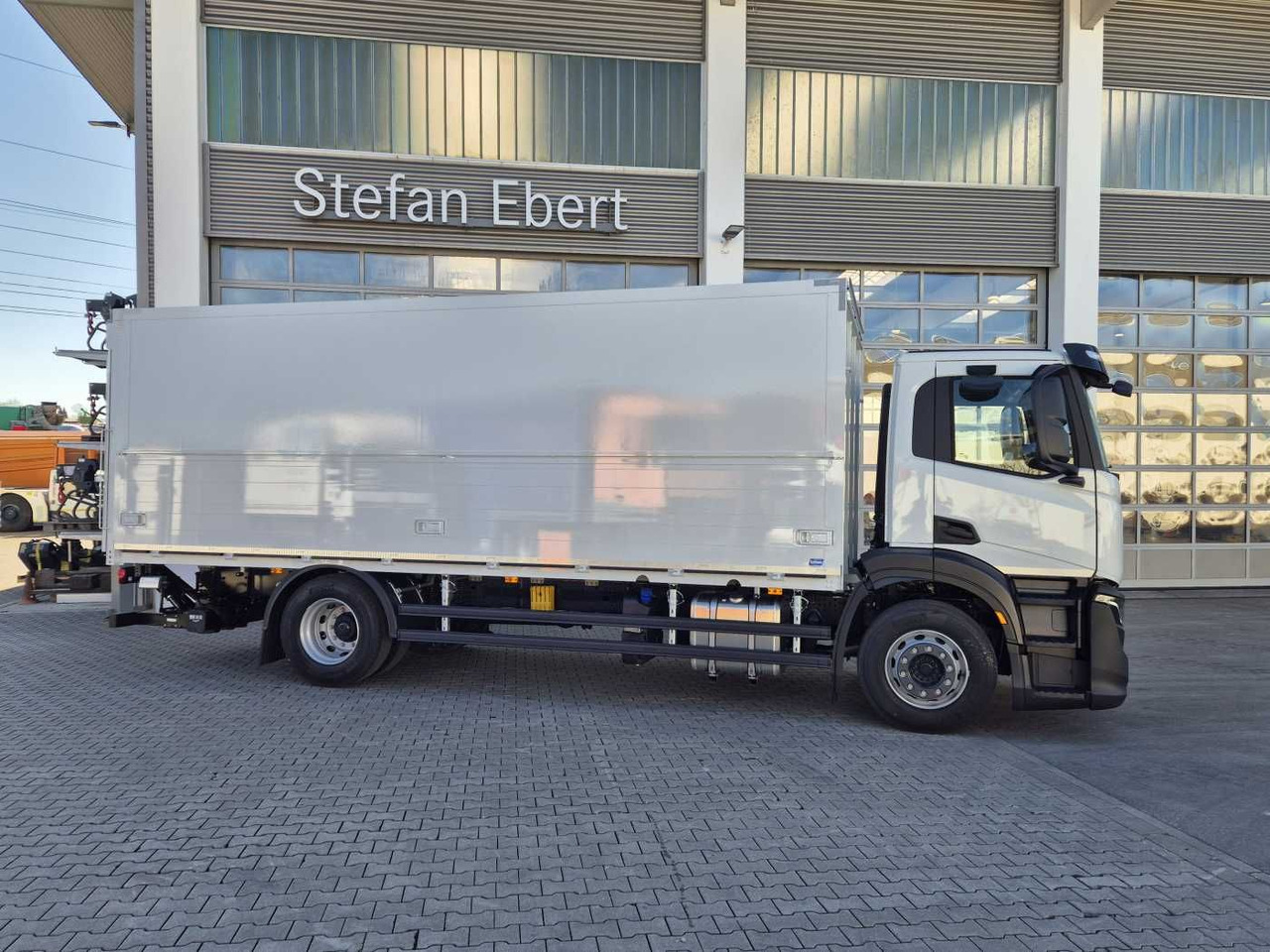 Iveco S-Way AD190S40/FP Böse Schwenkwand LBW 2x AHK - Gėrimų tiekimo sunkvežimis: foto 4 Iveco S-Way AD190S40/FP Böse Schwenkwand LBW 2x AHK - Gėrimų tiekimo sunkvežimis: foto 4