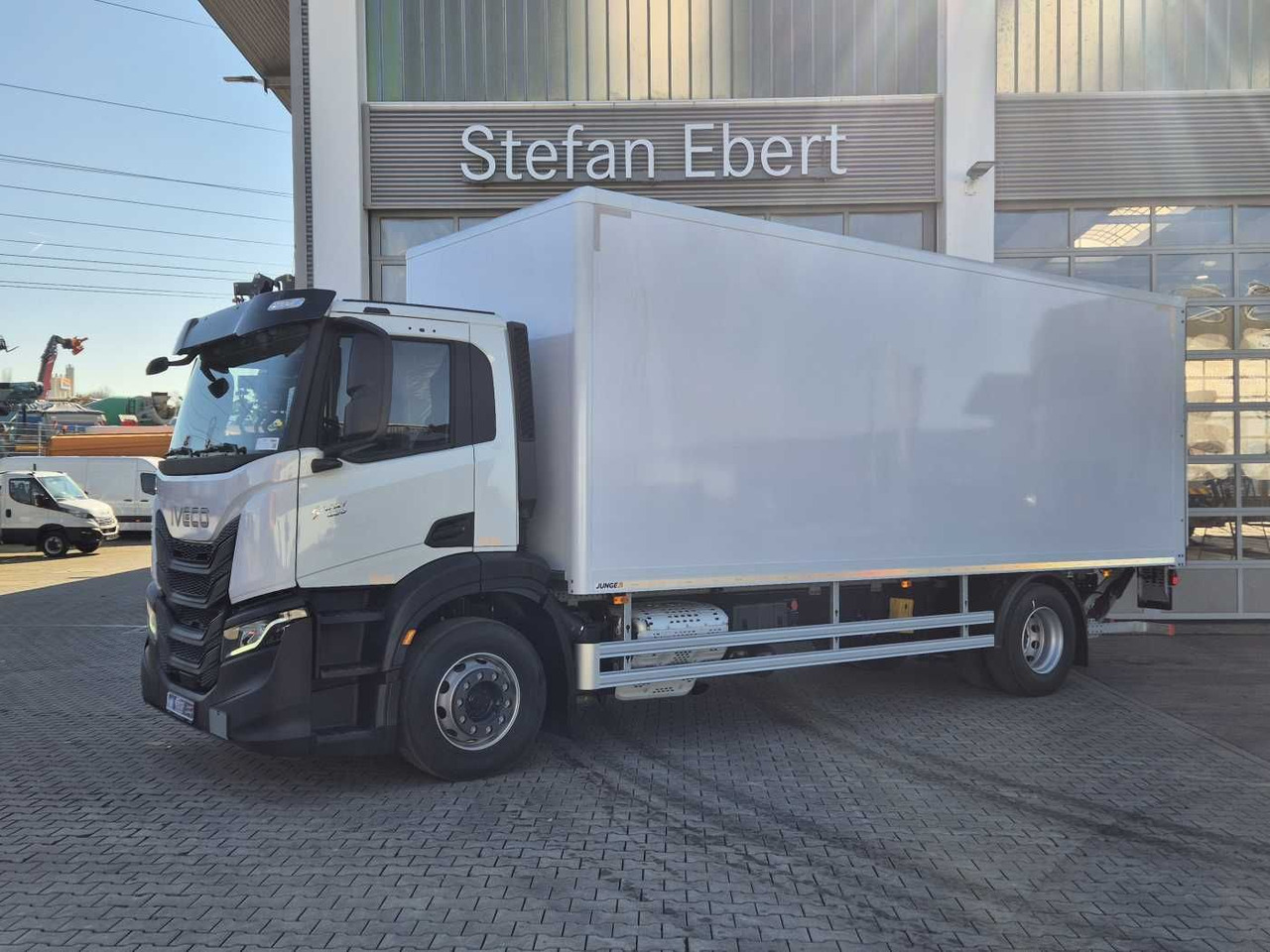 Iveco S-Way AD190S40/P Junge AHK LBW 2.000kg - Furgonas sunkvežimis: foto 3 Iveco S-Way AD190S40/P Junge AHK LBW 2.000kg - Furgonas sunkvežimis: foto 3