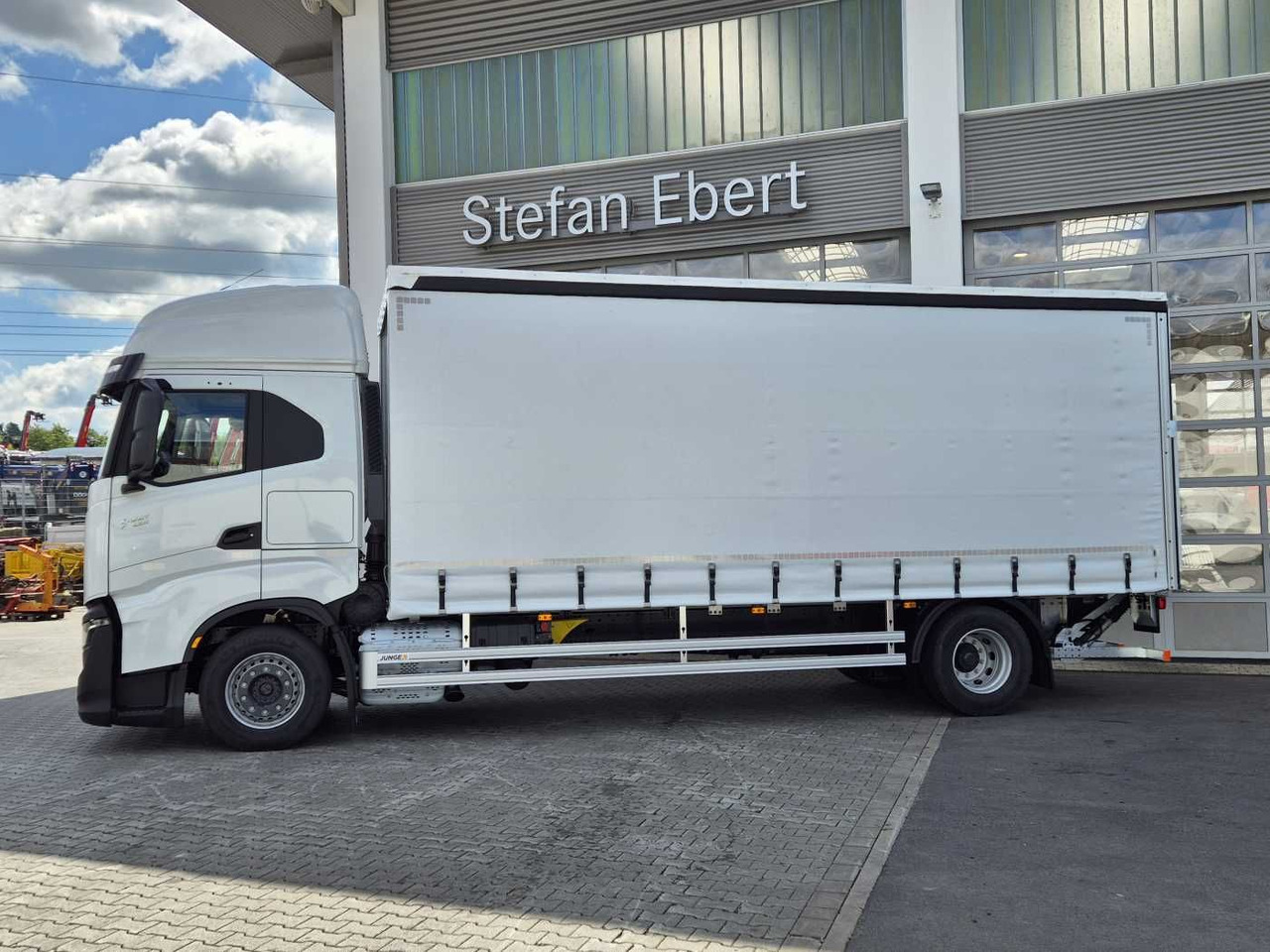 Iveco S-Way AS190S42/P Schiebeplanen LBW 2.000kg AHK - Tentinis sunkvežimis: foto 3 Iveco S-Way AS190S42/P Schiebeplanen LBW 2.000kg AHK - Tentinis sunkvežimis: foto 3